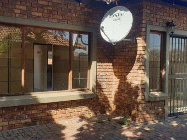 House for rent in Waterkloof, Gauteng