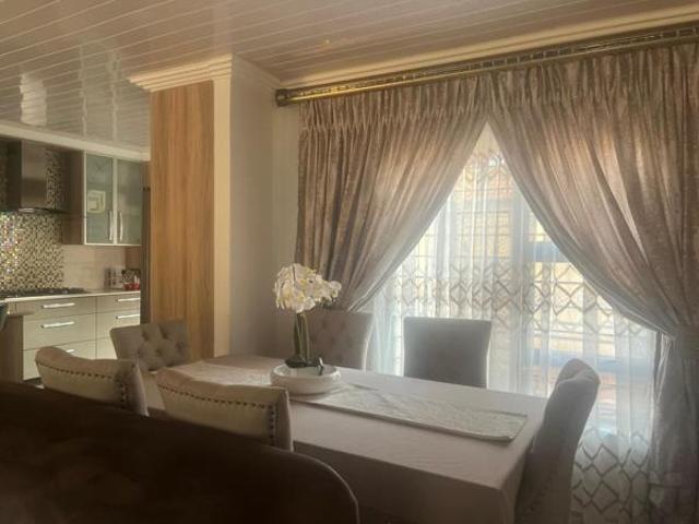 House for rent in Waterkloof, Gauteng