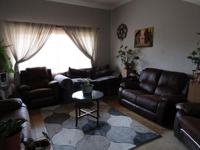 House for sale in Humansdorp, Kouga Local Municipality