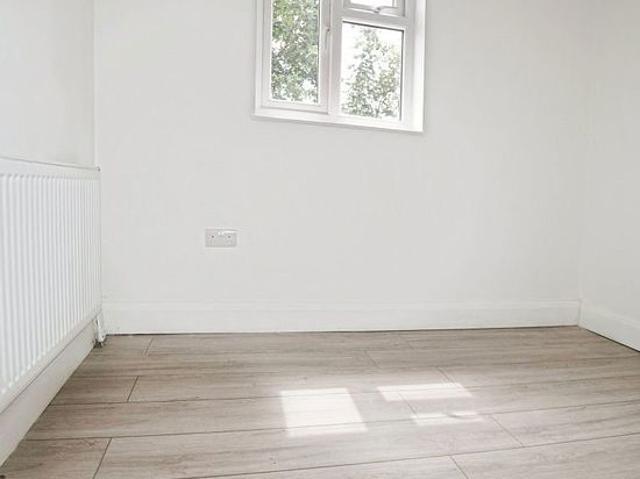 House for rent in Gants Hill, Greater London