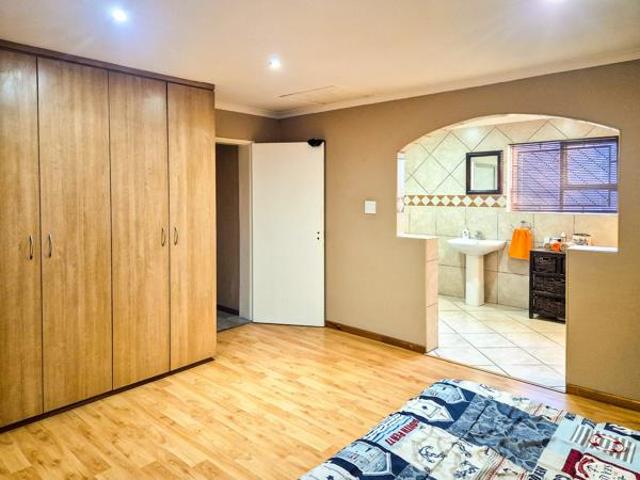 House for sale in Cape Town, Western Cape