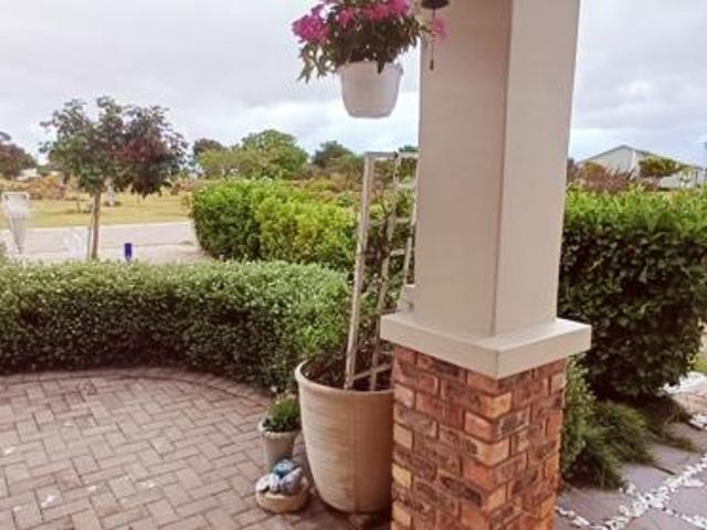 House for sale in Jeffreys Bay, Kouga Local Municipality