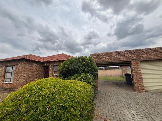 House for rent in Karenpark, Akasia