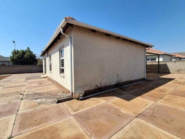 House for rent in Waterkloof, Gauteng