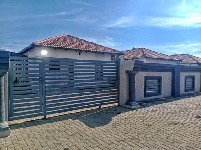 House for rent in Waterkloof, Gauteng