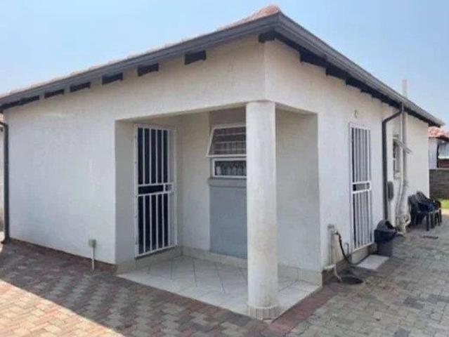 House for rent in Waterkloof, Gauteng