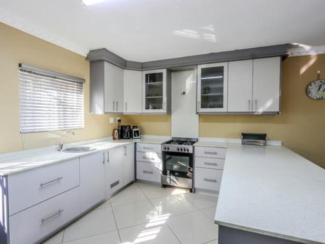 House for sale in La Mercy, Kwazulu-natal
