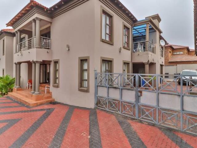 House for rent in Waterkloof, Gauteng