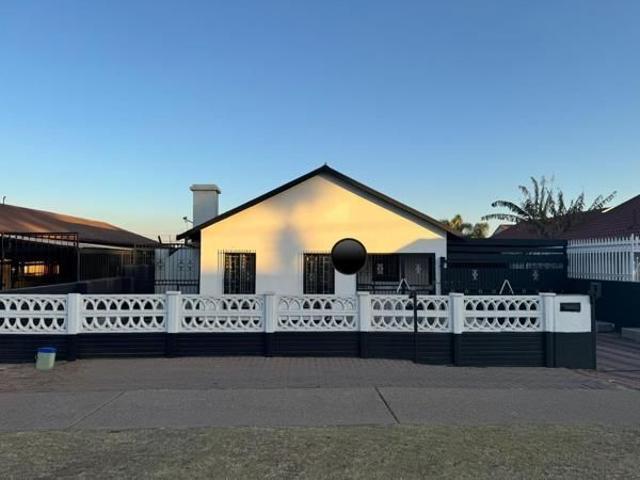 House for rent in Waterkloof, Gauteng