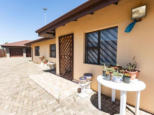 House for sale in Newcastle Local Municipality, Amajuba District Municipality