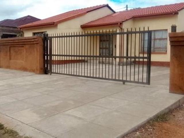 House for sale in Hartbeespoort Dam Nature Reserve, North West