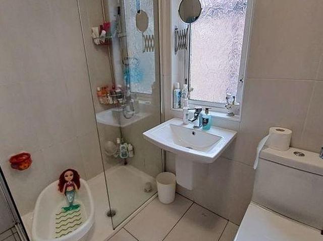 House for rent in Calderstones