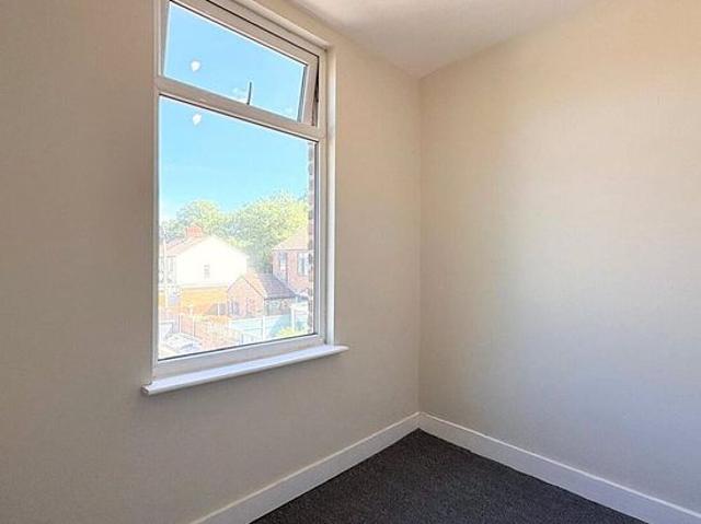 House for rent in Calderstones