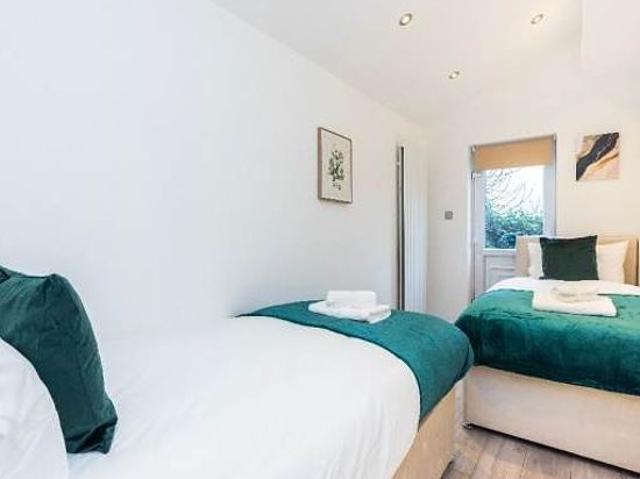 House for rent in Brondesbury, Greater London