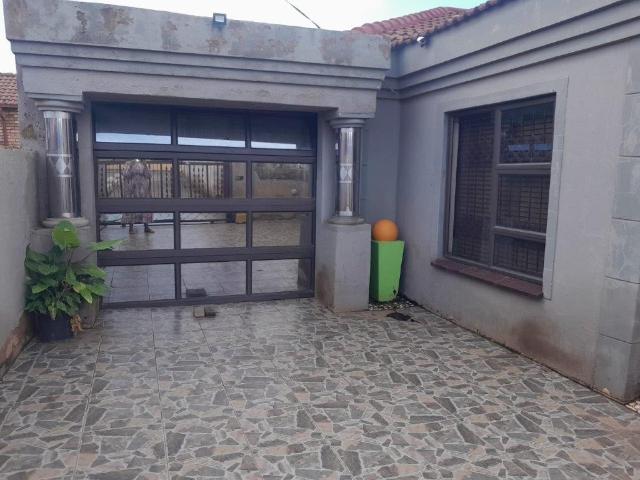 House for sale in Waterkloof, Gauteng