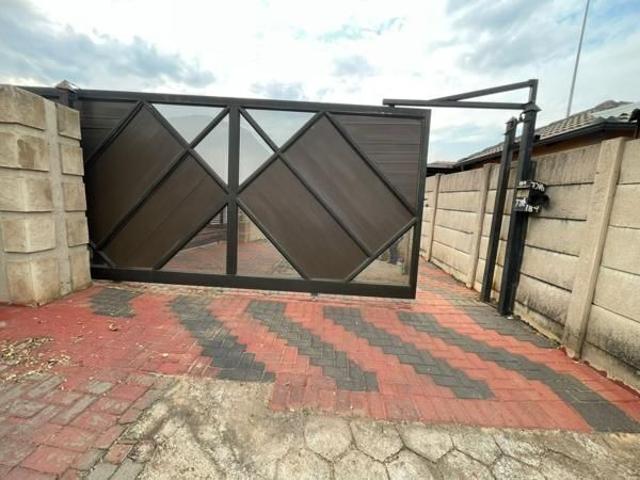 House for rent in Waterkloof, Gauteng