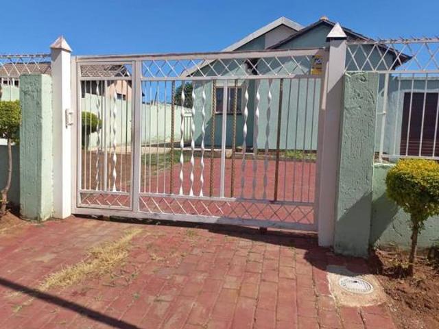 House for rent in Waterkloof, Gauteng