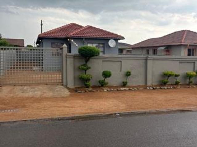 House for rent in Waterkloof, Gauteng