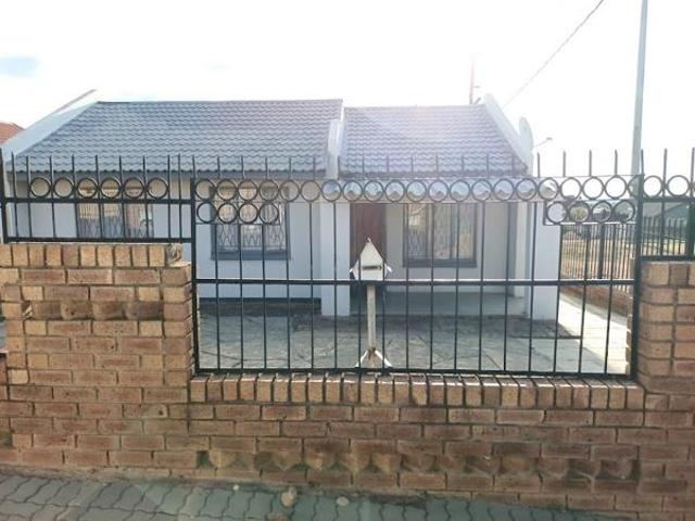 House for rent in Waterkloof, Gauteng