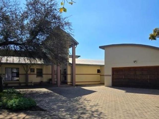 House for sale in Mafikeng, North West