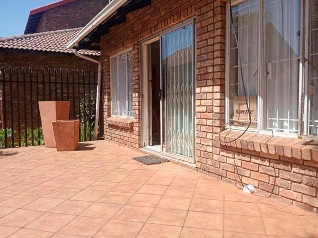 House for rent in Waterkloof, Gauteng
