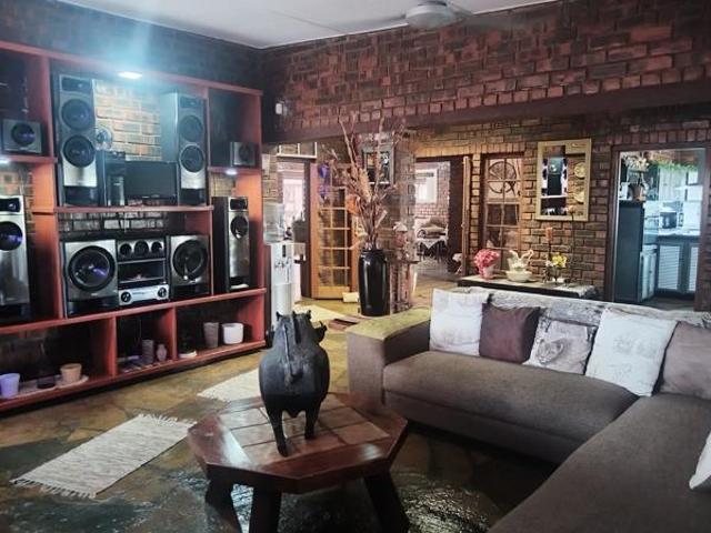 House for sale in UMhlathuze Municipality, Kwazulu-natal