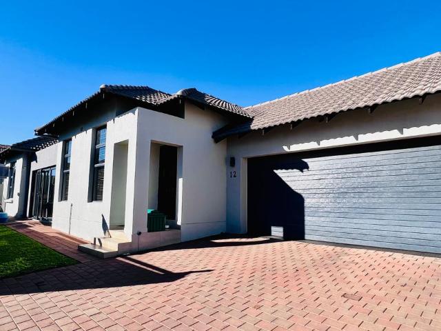 House for sale in Hartbeespoort Dam Nature Reserve, North West