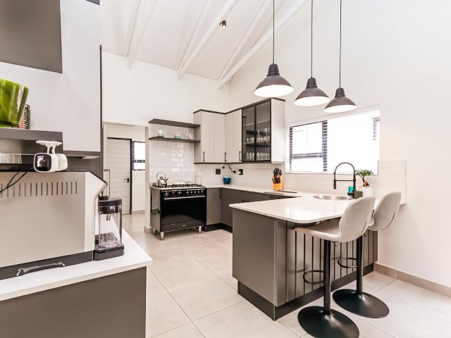 House for sale in Hartbeespoort Dam Nature Reserve, North West