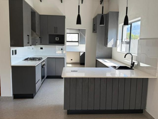 House for sale in Hartbeespoort Dam Nature Reserve, North West