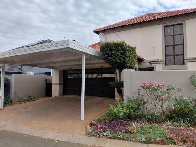 House for sale in Hartbeespoort Dam Nature Reserve, North West
