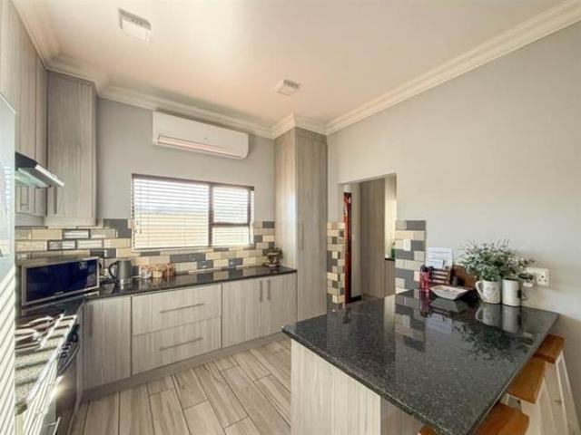 House for sale in Hartbeespoort Dam Nature Reserve, North West