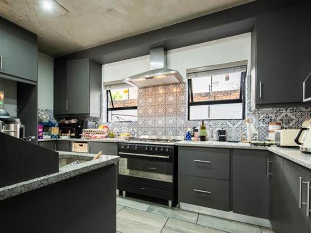House for rent in Waterkloof, Gauteng