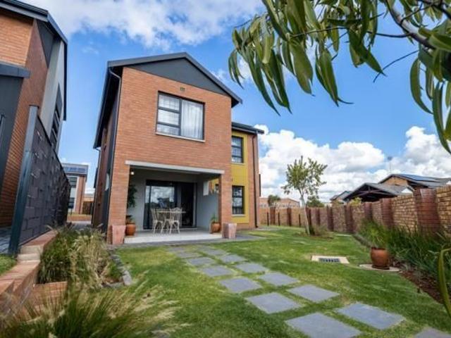 House for rent in Waterkloof, Gauteng