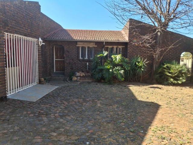 House for sale in Mohlakeng, Gauteng