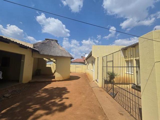 House for sale in Mahikeng Local Municipality, Ngaka Modiri Molema District Municipality