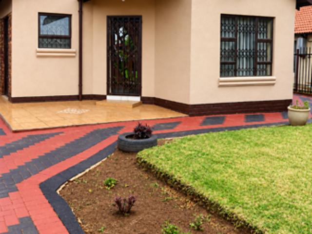 House for sale in Mahikeng Local Municipality, Ngaka Modiri Molema District Municipality