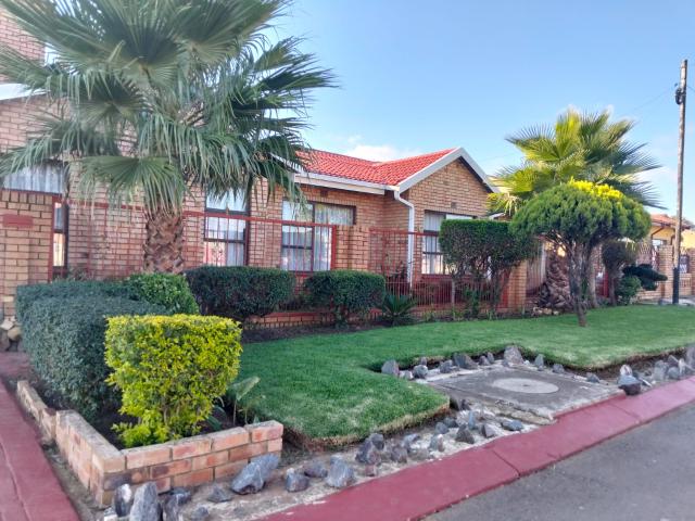 House for sale in Mohlakeng, Gauteng
