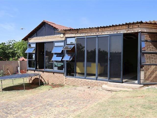 House for rent in Vosloorus, Gauteng