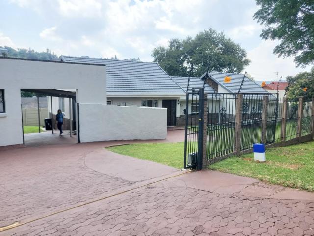 House for sale in Johannesburg, Mondeor