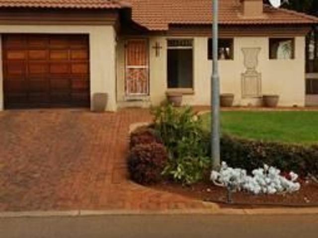 House for rent in Waterkloof, Gauteng