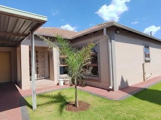 House for rent in Waterkloof, Gauteng