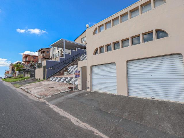 House for sale in Chatsworth, Kwazulu-natal