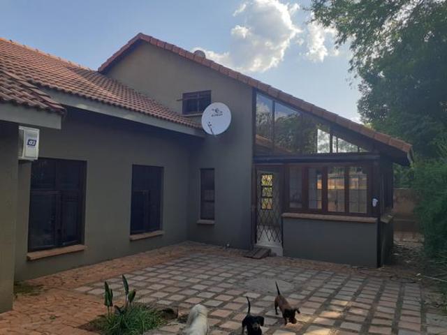 House for rent in Waterkloof, Gauteng
