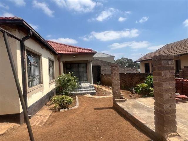 House for rent in Vosloorus, Gauteng