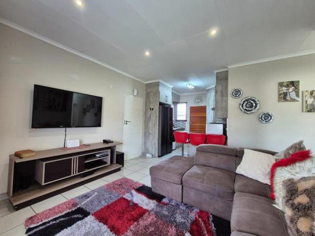 House for sale in Hartbeespoort Dam Nature Reserve, North West