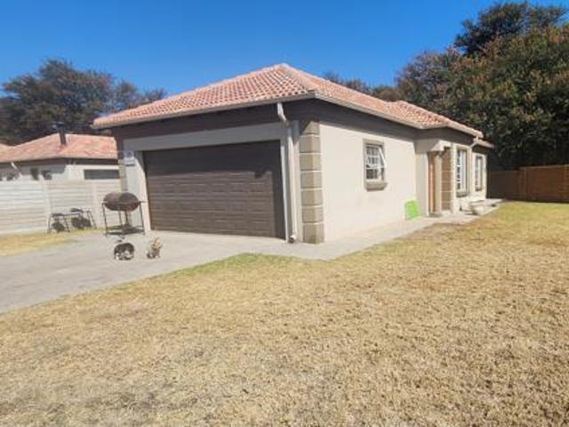 House for sale in Hartbeespoort Dam Nature Reserve, North West