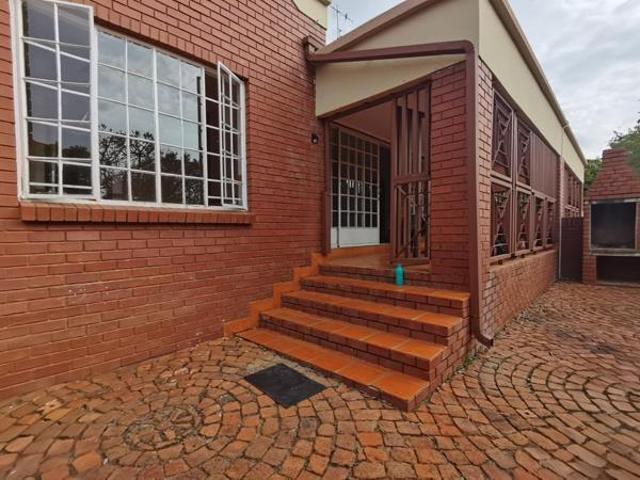 House for rent in Waterkloof, Gauteng