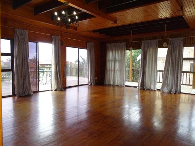 House for sale in Jeffreys Bay, Kouga Local Municipality