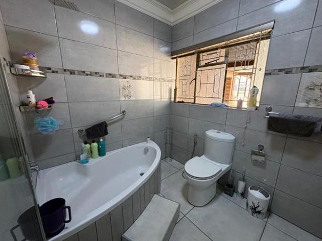 House for sale in Frances Baard, Northern Cape