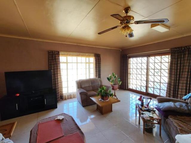 House for sale in Sasolburg, Metsimaholo Local Municipality